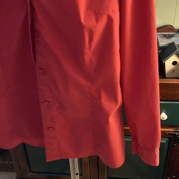 East 5th button up top with fabric rose design L - Picture 7 of 12